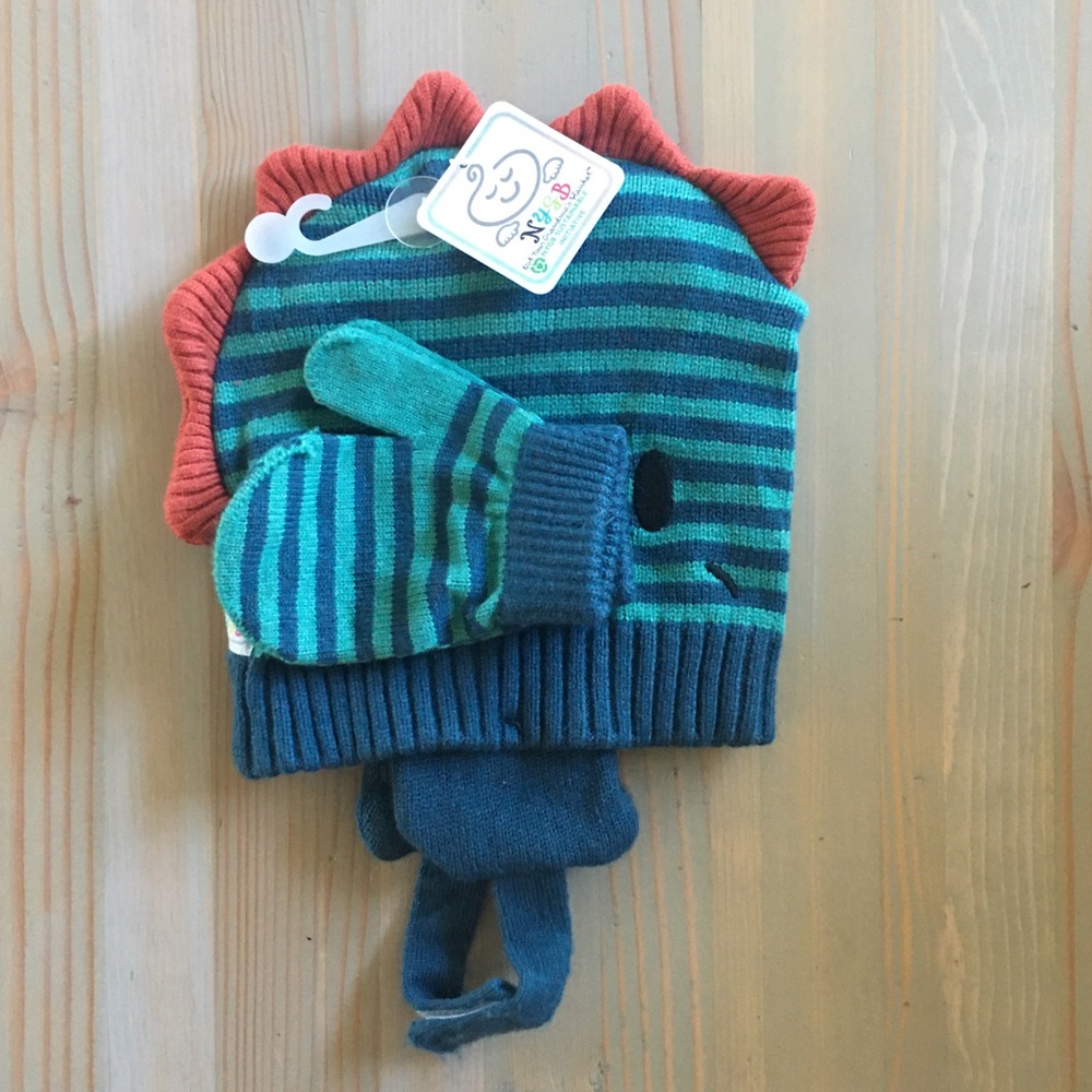 NWT Baby Boys Girls 2pc Winter Beanie Hat Gloves Set 12-24 Month - Picture 1 of 3